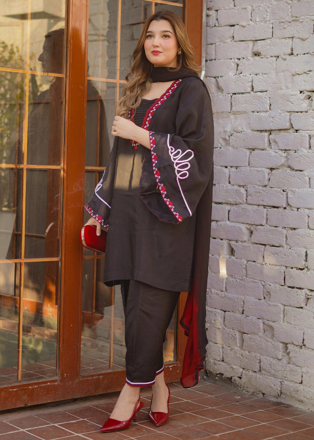 Fozia Khalid | Silk Spire | NOIR - by - Libasekhas UK - Registered Vendor of : Fozia Khalid - 100% Original Designer Dresss