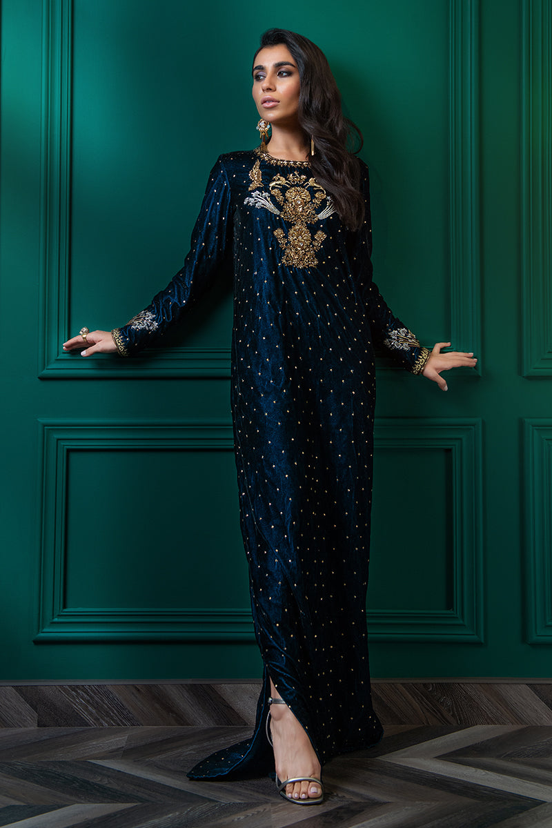 Wardha Saleem | Velvets Winter Fall 24 |  Shikar Gah 2 - by - Libasekhas UK - Registered Vendor of : Wardha Saleem - 100% Original Designer Dresss
