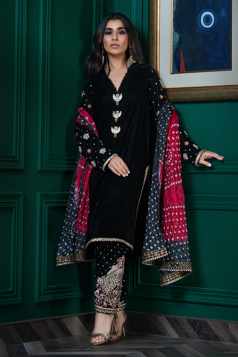 Wardha Saleem | Velvets Winter Fall 24 |   Parvaz - by - Libasekhas UK - Registered Vendor of : Wardha Saleem - 100% Original Designer Dresss