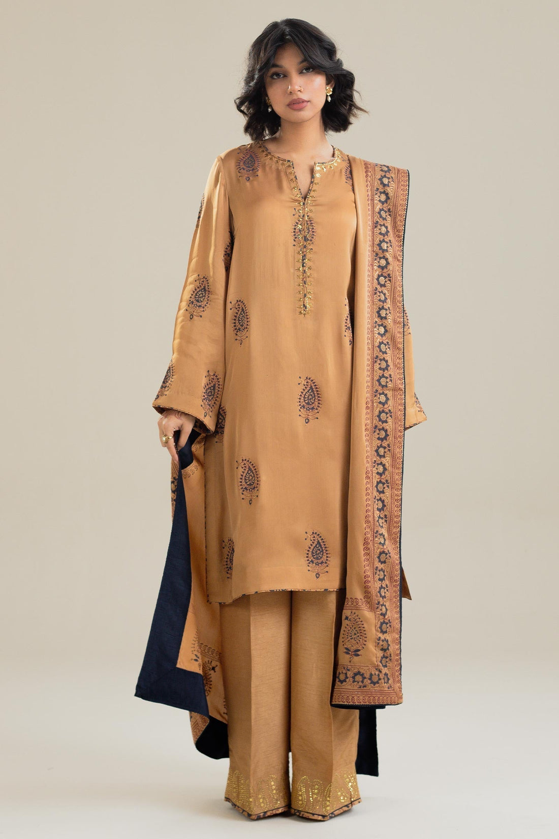 Zara Shahjahan | Handcrafted Suits | ZHC-043 - by - Libasekhas UK - Registered Vendor of : Zara Shahjahan - 100% Original Designer Dresss