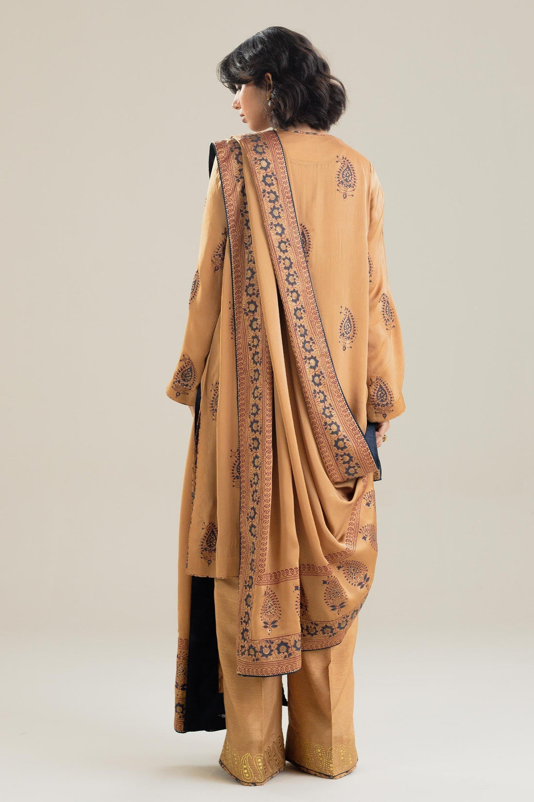 Zara Shahjahan | Handcrafted Suits | ZHC-043 - by - Libasekhas UK - Registered Vendor of : Zara Shahjahan - 100% Original Designer Dresss