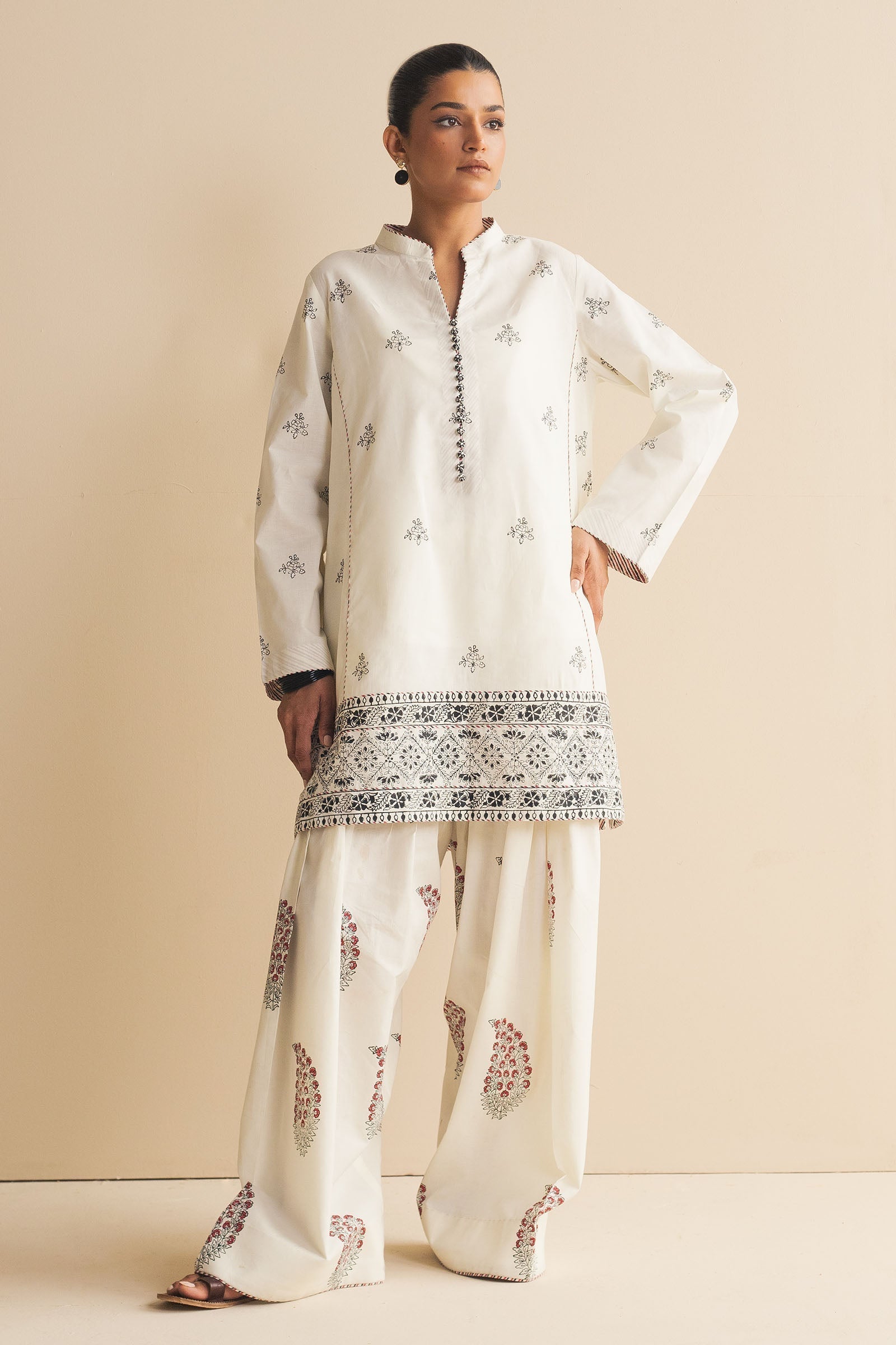 Zara Shahjahan | Handcrafted Suits | ZHC-061 - by - Libasekhas UK - Registered Vendor of : Zara Shahjahan - 100% Original Designer Dresss