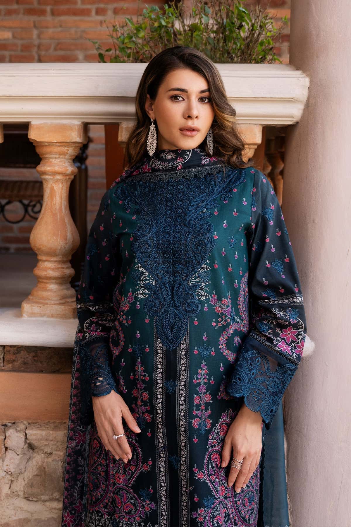 Afrozeh | Damask The Holiday Edit 25 | Azrina B - by - Libasekhas UK - Registered Vendor of : Afrozeh - 100% Original Designer Dresss