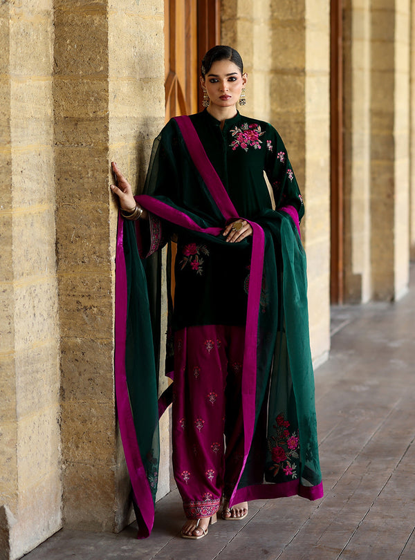 Zainab Chottani | Velura Velvet Edit 25 | Niya Farshi - by Libasekhas UK - Registered Vendor of : Zainab Chottani - 100% Original Designer Dress