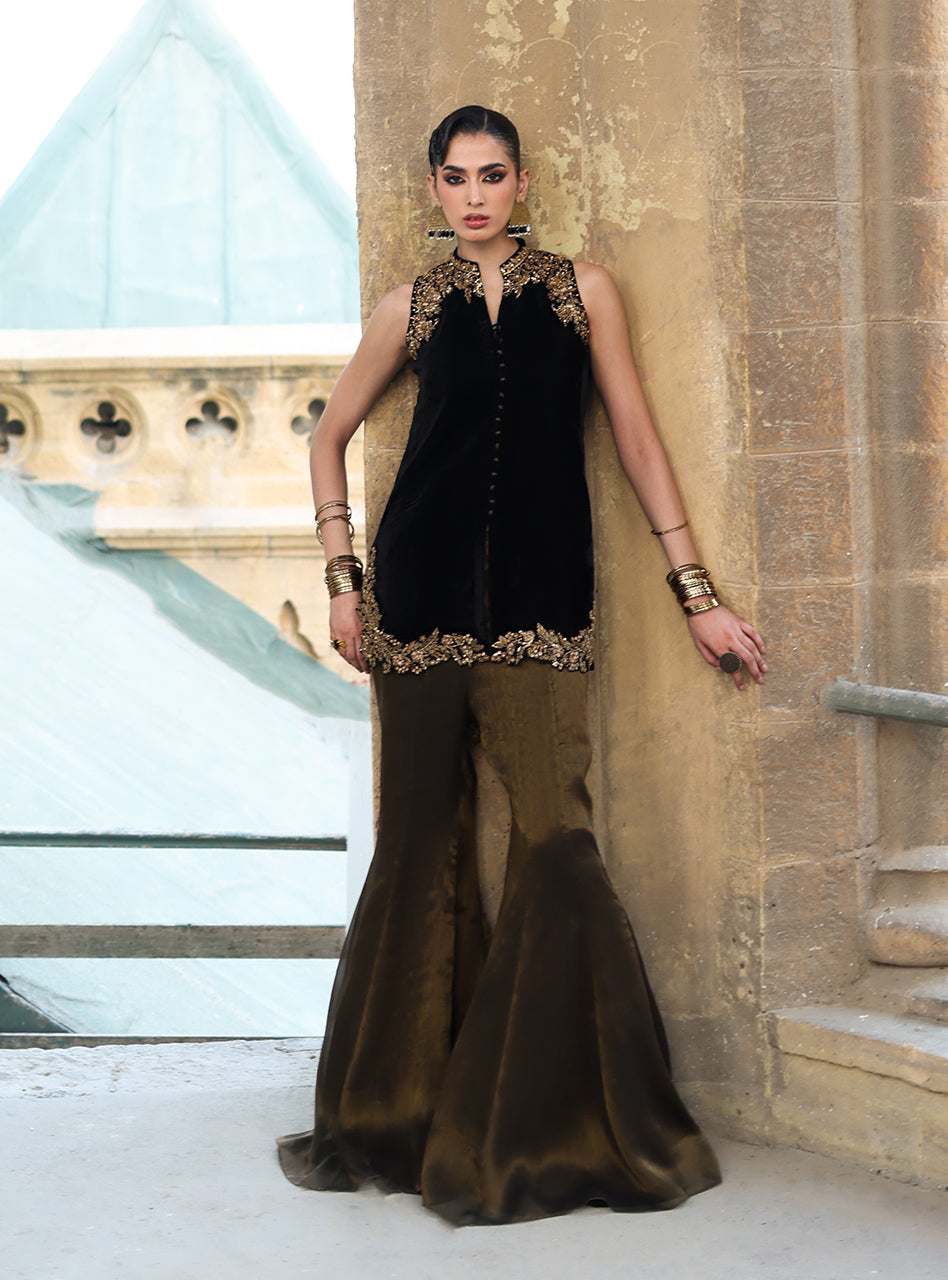 Zainab Chottani | Velura Velvet Edit 25 | Mihr Gold - by Libasekhas UK - Registered Vendor of : Zainab Chottani - 100% Original Designer Dress