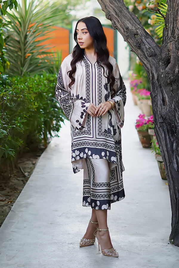 Erum Khan | Nue 25 | Royal Mirage - by - Libasekhas UK - Registered Vendor of : Erum Khan - 100% Original Designer Dresss