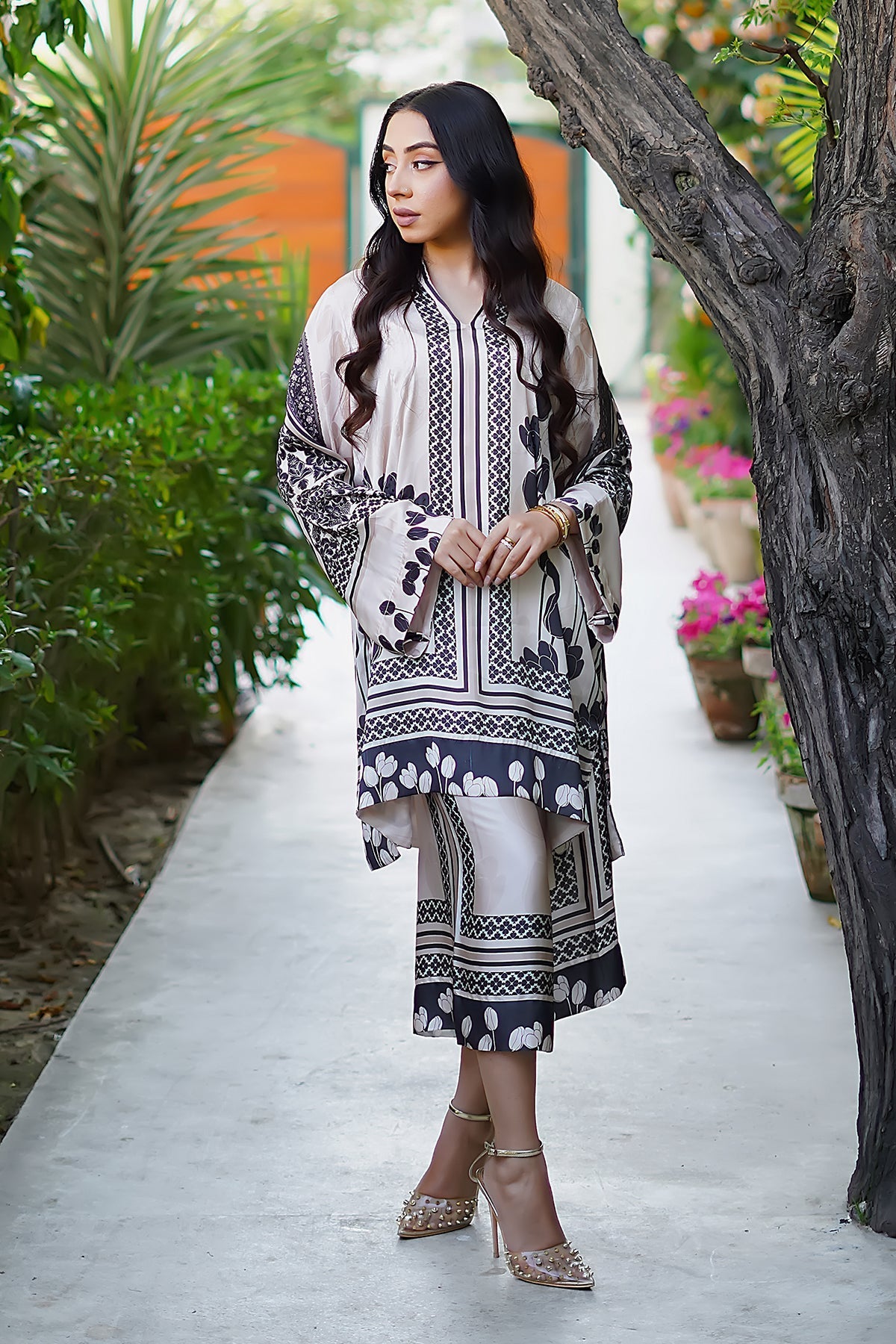 Erum Khan | Nue Pret | Royal Mirage - by Libasekhas UK - Registered Vendor of : Erum Khan - 100% Original Designer Dress