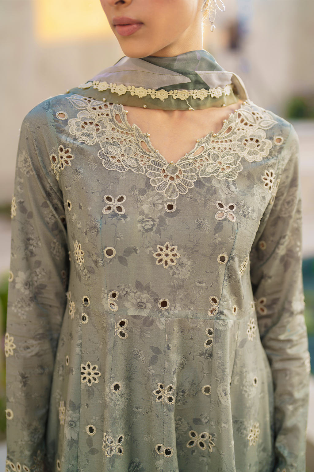 Iznik | Festive lawn 24 | SFL-10 - by - Libasekhas UK - Registered Vendor of : Iznik - 100% Original Designer Dresss