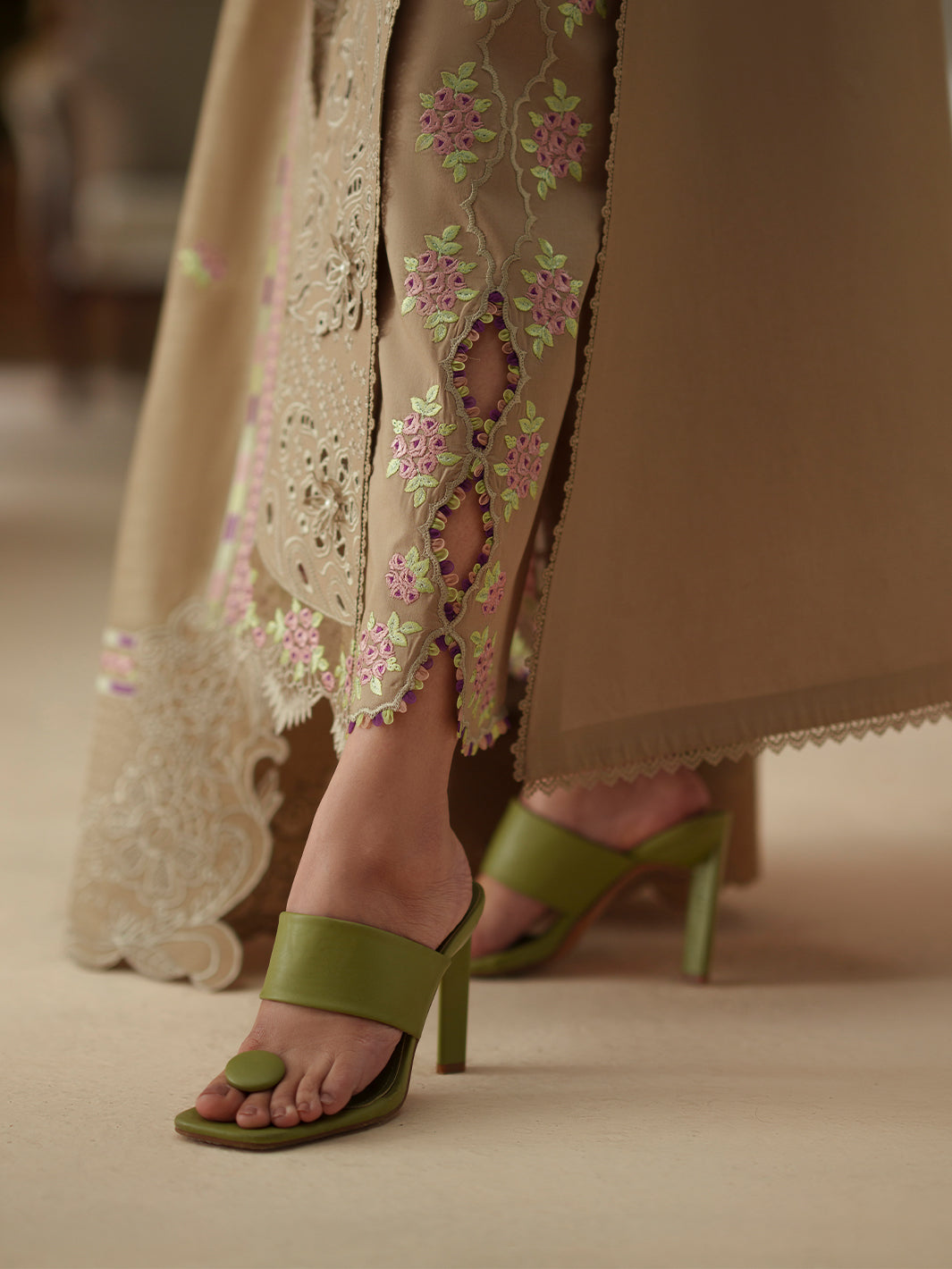 Bin Ilyas | Mashriq Luxury Lawn 26 | D-113-A - by Libasekhas UK - Registered Vendor of : Bin Ilyas - 100% Original Designer Dress
