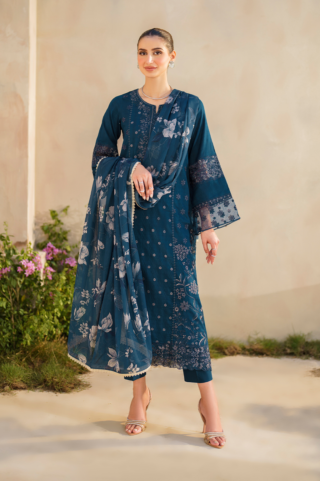 Iznik | Festive lawn 24 | SFL-01 - by - Libasekhas UK - Registered Vendor of : Iznik - 100% Original Designer Dresss