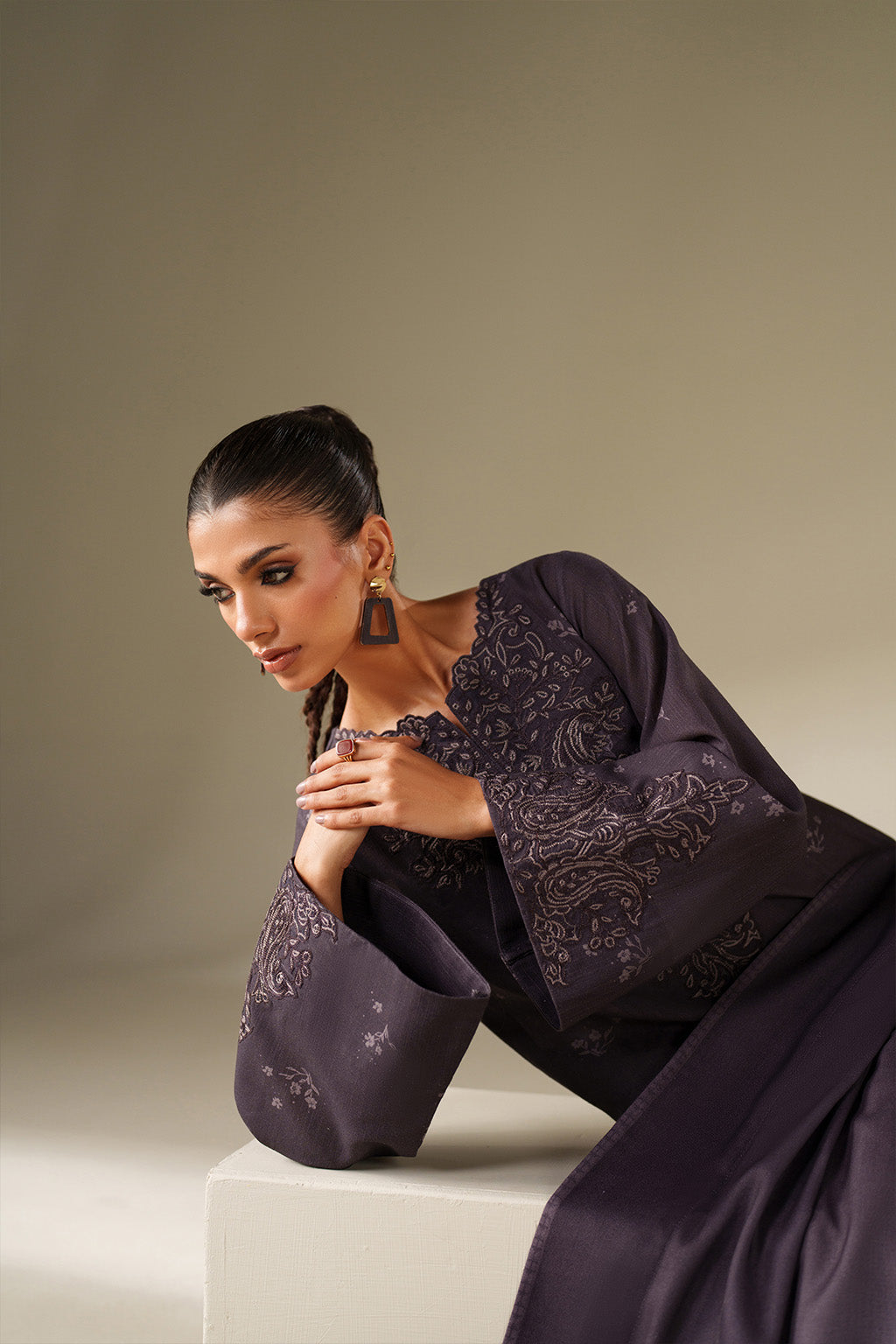 Iznik | Winter Chapter 25 | UE-558 Printed Khaddar - by Libasekhas UK - Registered Vendor of : Iznik - 100% Original Designer Dress