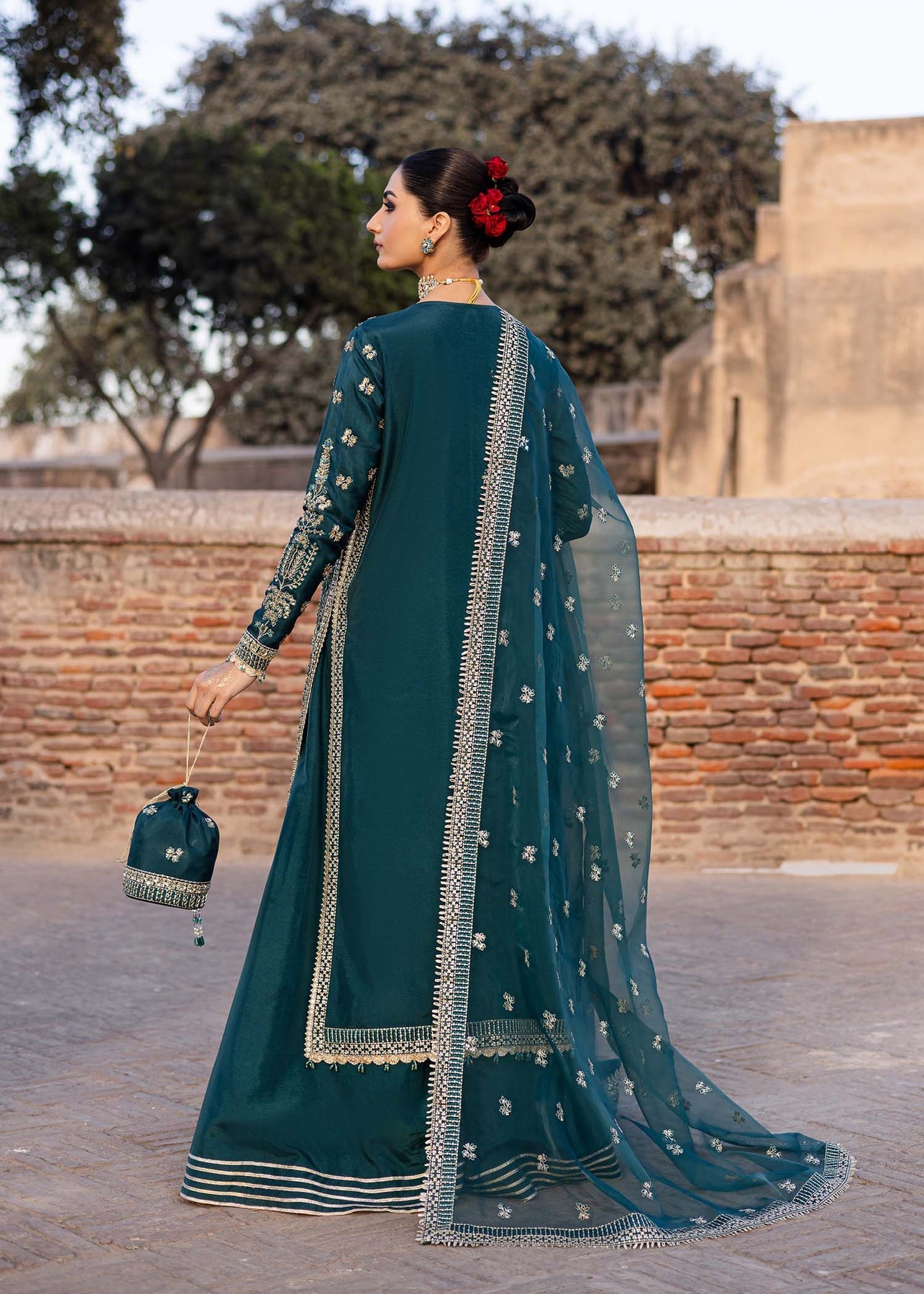 Akbar Aslam | Dastaan Luxury Formals | Nazgul - by - Libasekhas UK - Registered Vendor of : Akbar Aslam - 100% Original Designer Dresss