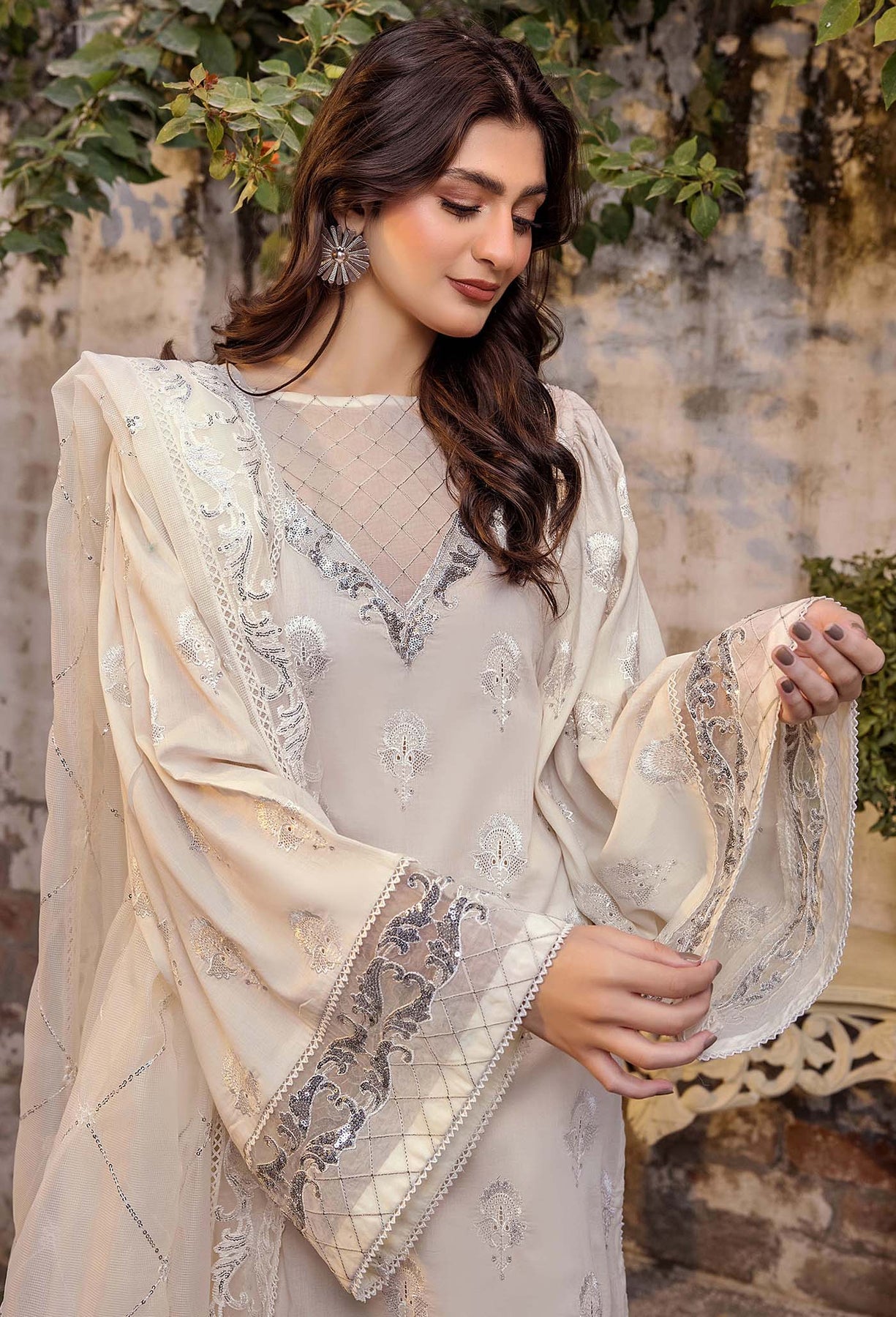 Adans Libas | Inara 25 | CHIKANKARI 4771 - by - Libasekhas UK - Registered Vendor of : Adans Libas - 100% Original Designer Dresss