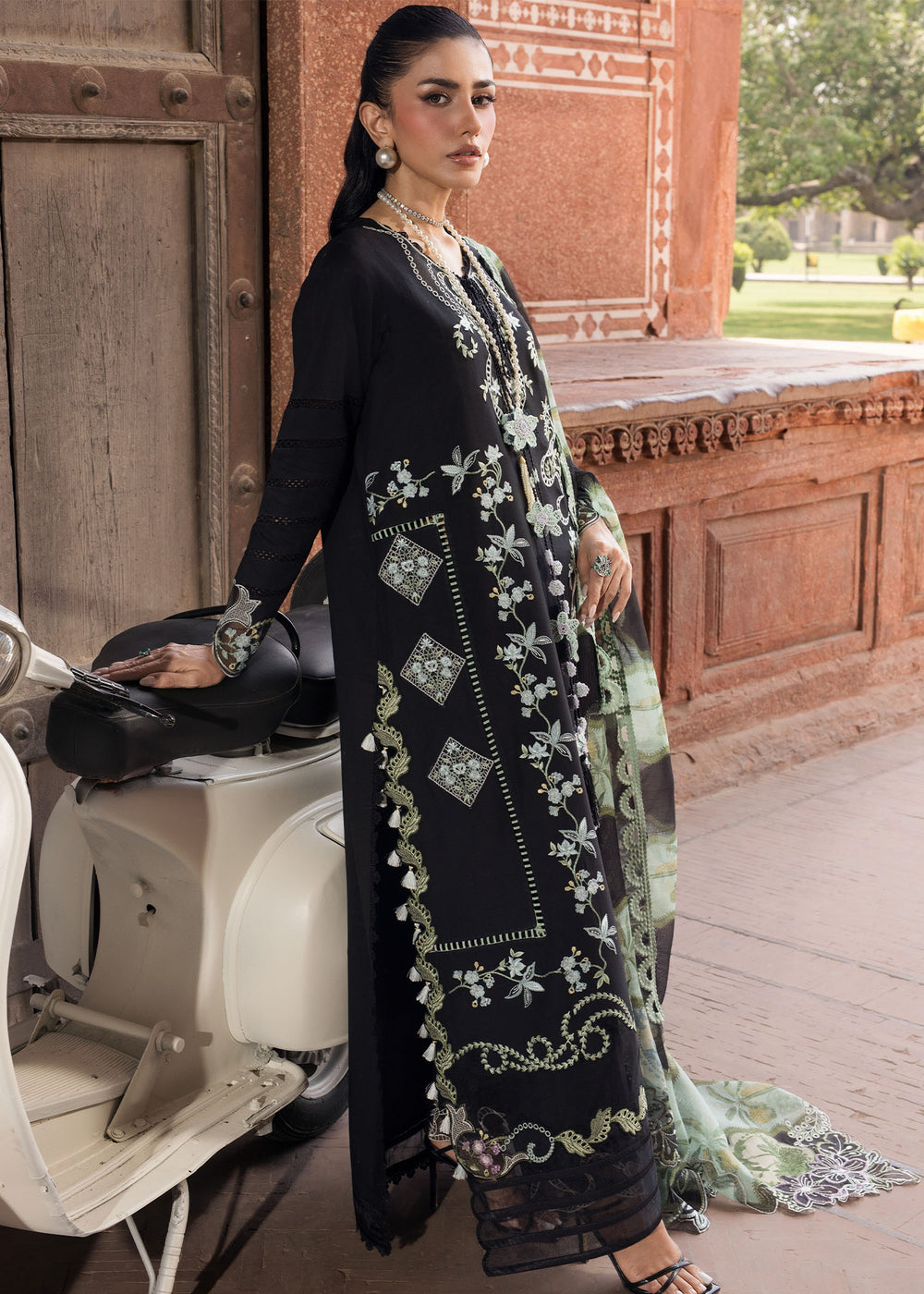 Saira Shakira | Bloom Lawn | ELISE 1A - by Libasekhas - Registered Vendor of : Saira Rizwan - 100% Original Designer Dress