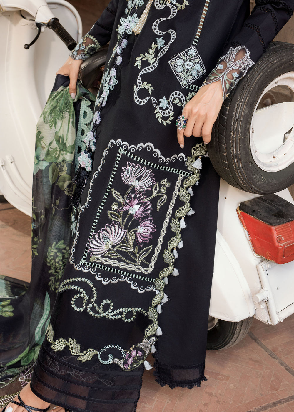 Saira Shakira | Bloom Lawn | ELISE 1A - by Libasekhas - Registered Vendor of : Saira Rizwan - 100% Original Designer Dress