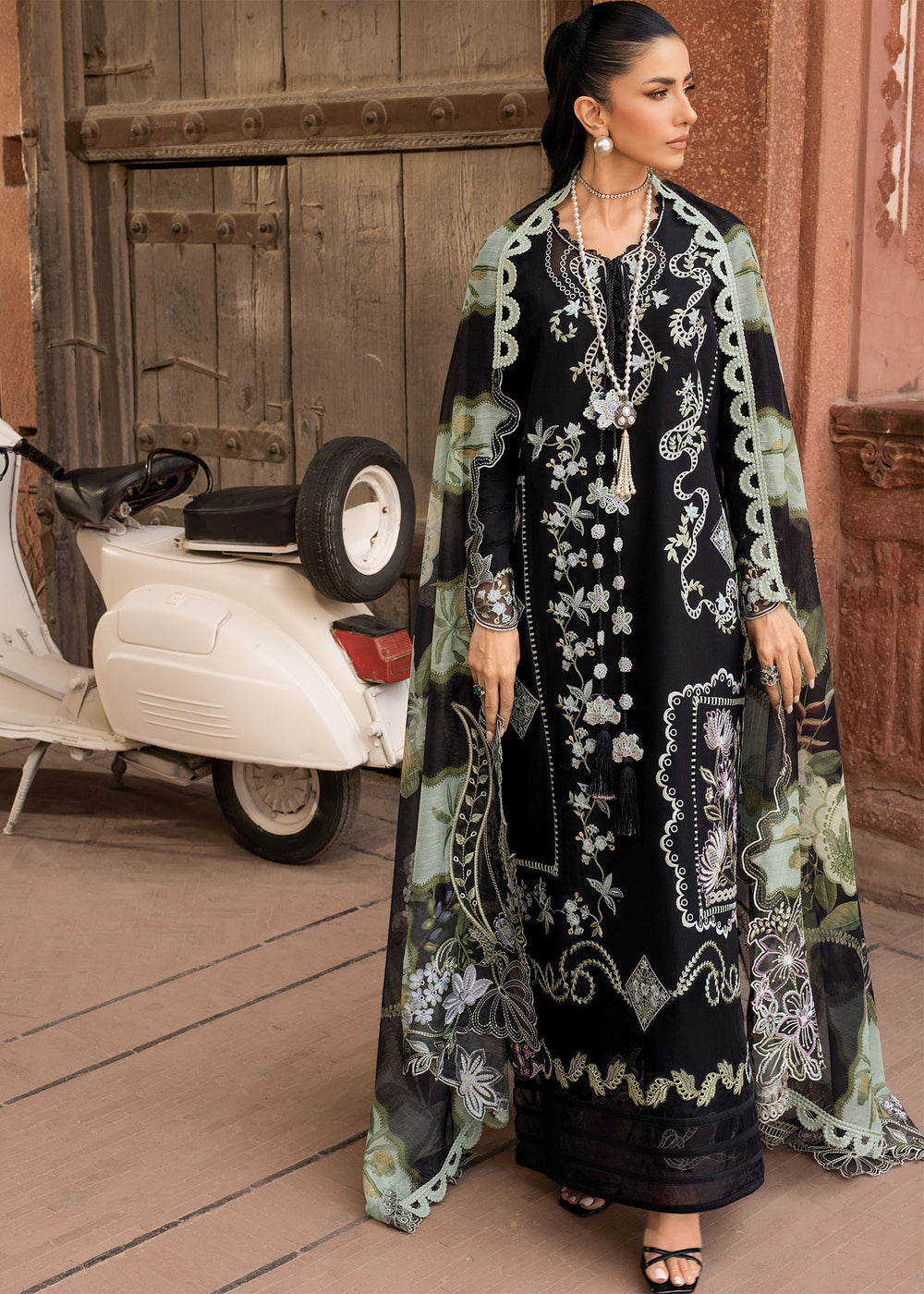Saira Shakira | Bloom Lawn | ELISE 1A - by Libasekhas - Registered Vendor of : Saira Rizwan - 100% Original Designer Dress