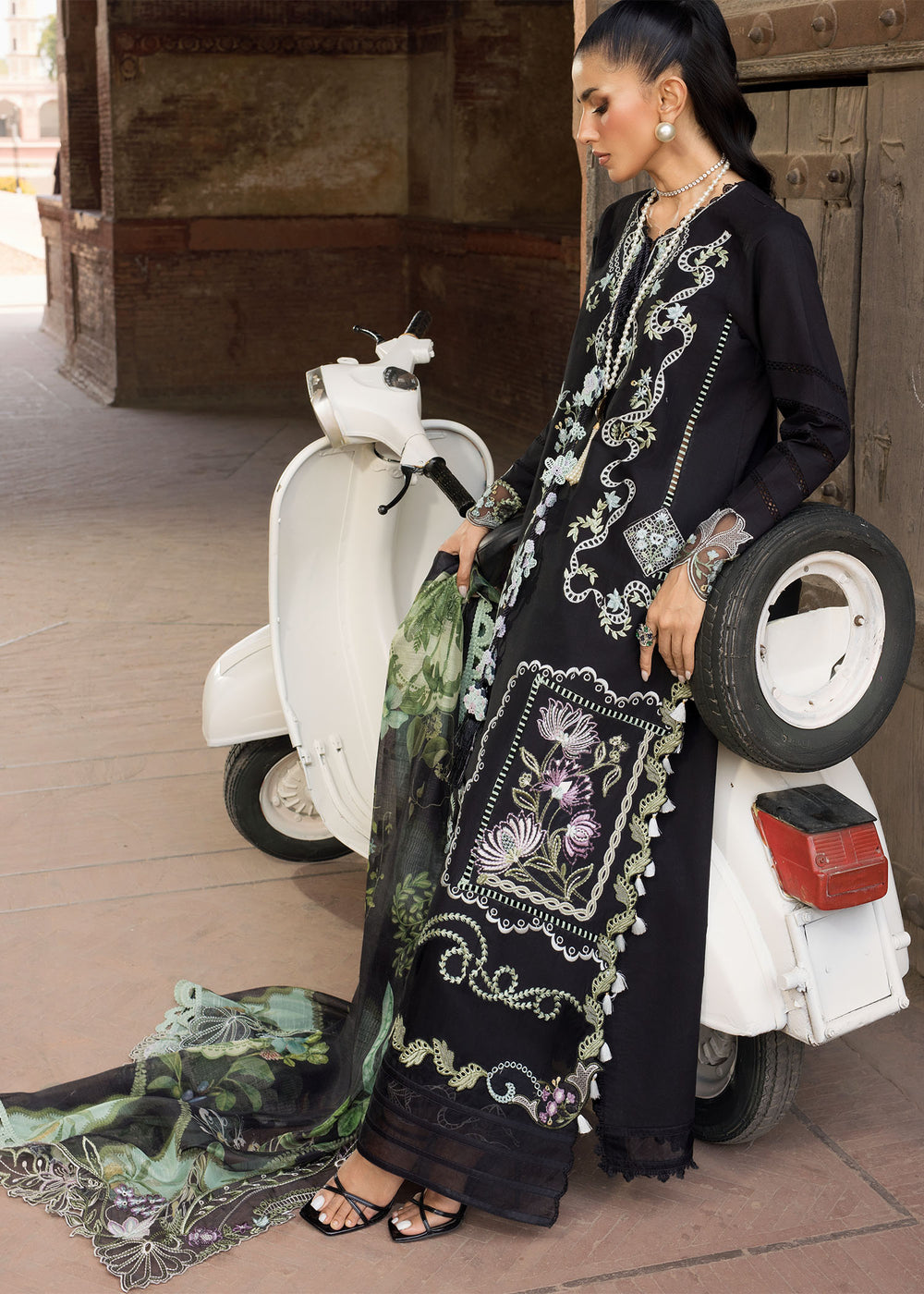 Saira Shakira | Bloom Lawn | ELISE 1A - by Libasekhas - Registered Vendor of : Saira Rizwan - 100% Original Designer Dress