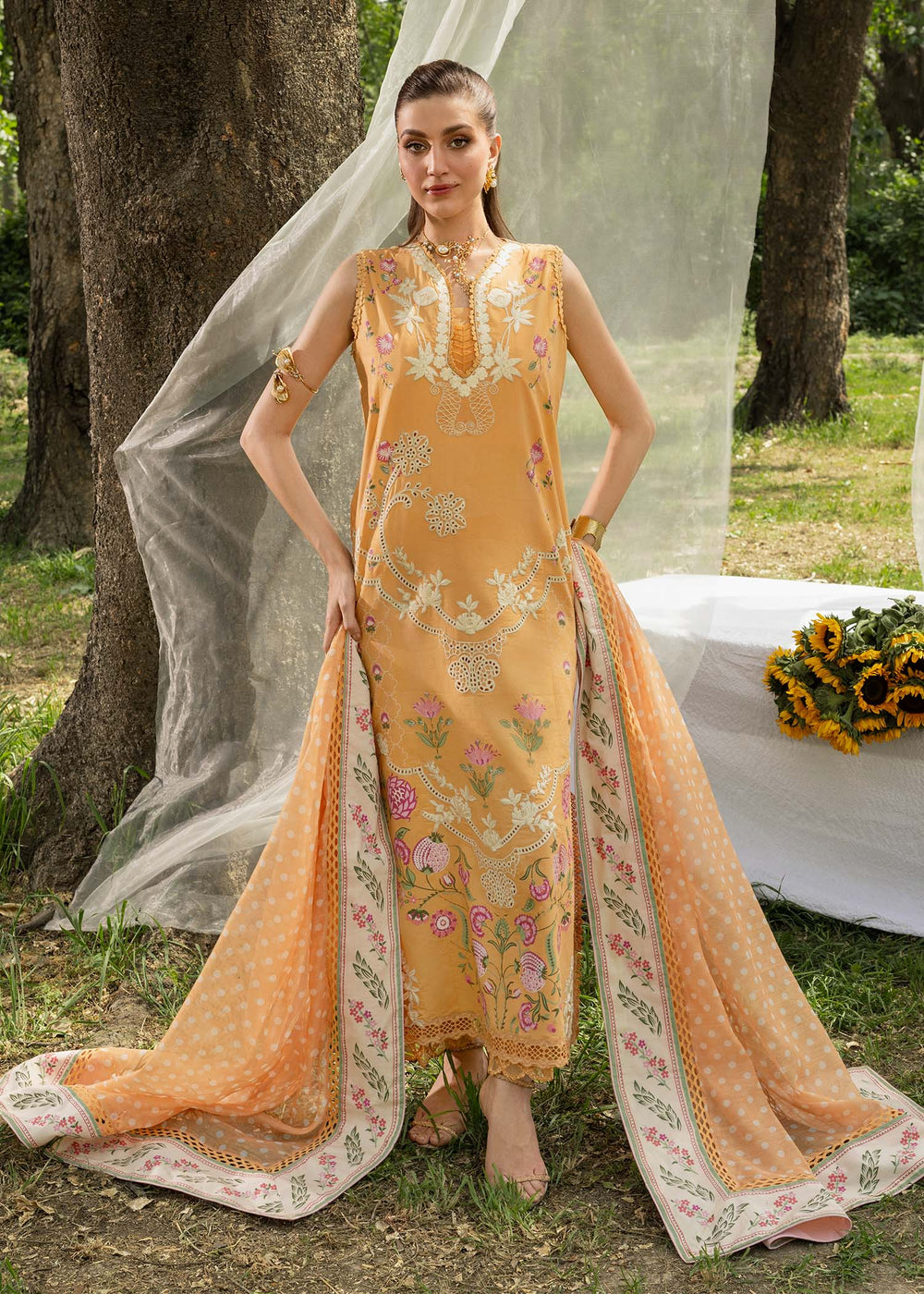 Saira Shakira | Bloom Lawn | LILY 1B - by Libasekhas - Registered Vendor of : Saira Rizwan - 100% Original Designer Dress