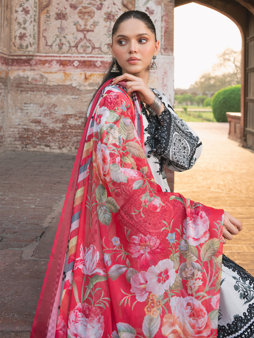 Bin Ilyas | Naqsh Naaz Luxury Lawn 25 | 2082 - A - by - Libasekhas UK - Registered Vendor of : Bin Ilyas - 100% Original Designer Dresss