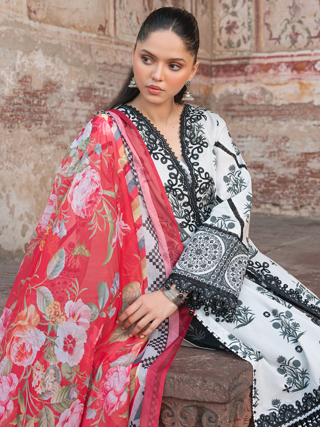 Bin Ilyas | Naqsh Naaz Luxury Lawn 25 | 2082 - A - by - Libasekhas UK - Registered Vendor of : Bin Ilyas - 100% Original Designer Dresss