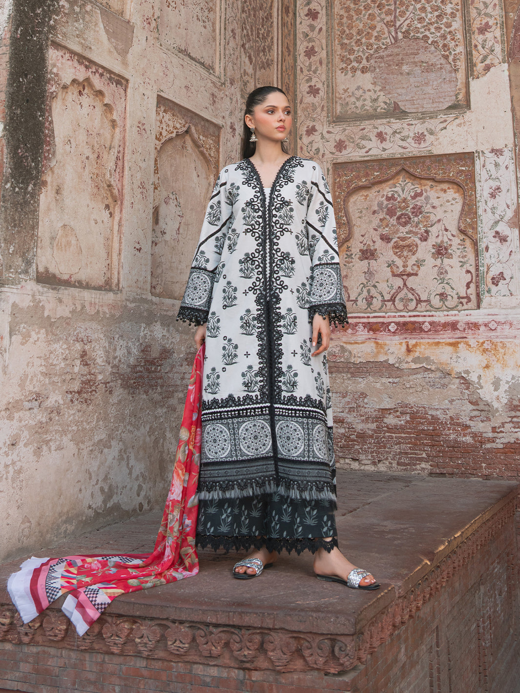 Bin Ilyas | Naqsh Naaz Luxury Lawn 25 | 2082 - A - by - Libasekhas UK - Registered Vendor of : Bin Ilyas - 100% Original Designer Dresss