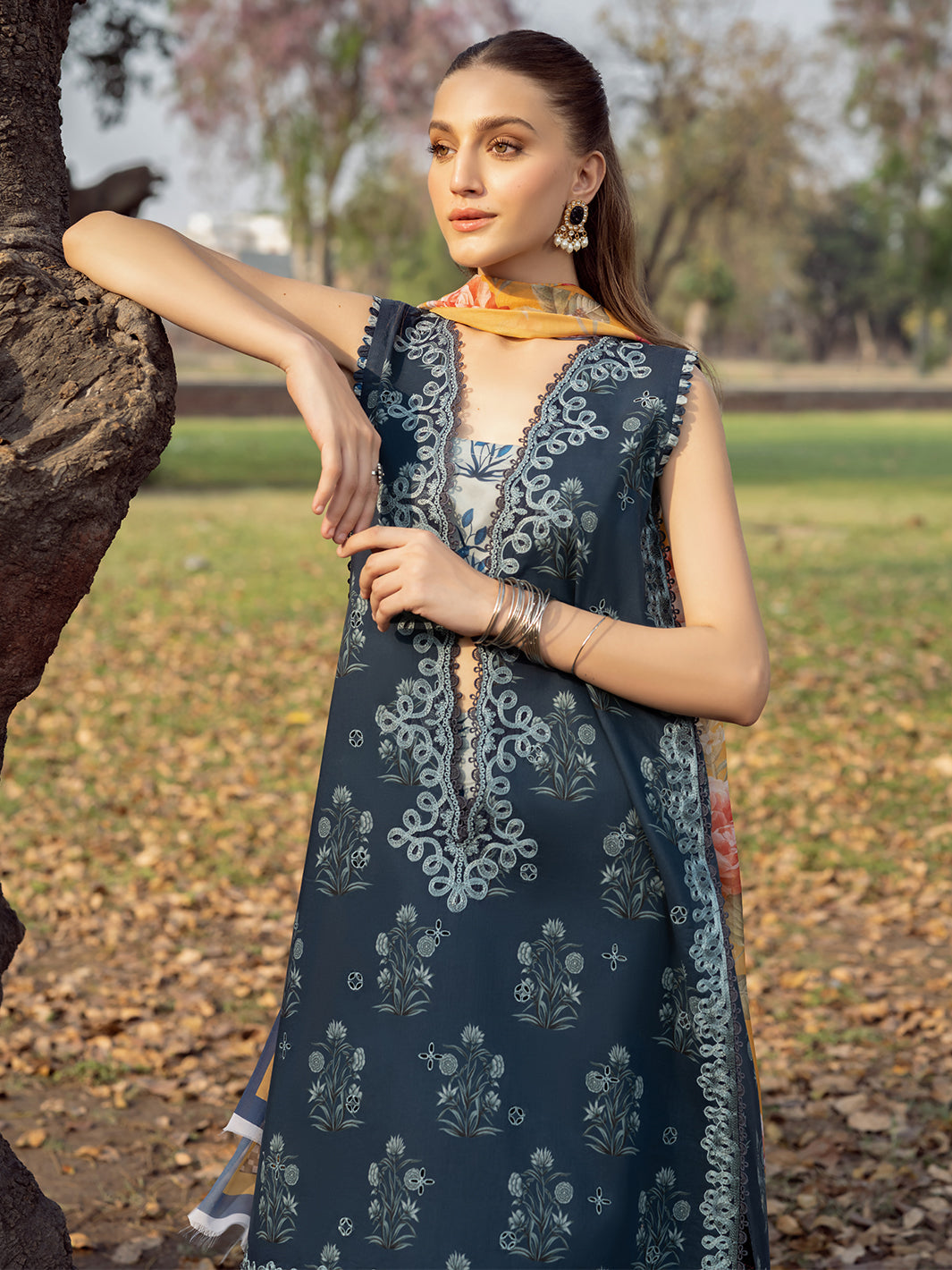 Bin Ilyas | Naqsh Naaz Luxury Lawn 25 | 2082 - B - by - Libasekhas UK - Registered Vendor of : Bin Ilyas - 100% Original Designer Dresss