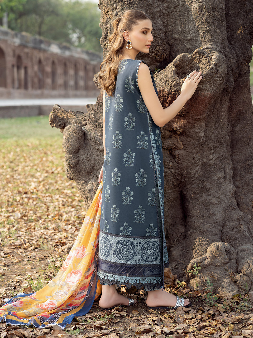 Bin Ilyas | Naqsh Naaz Luxury Lawn 25 | 2082 - B - by - Libasekhas UK - Registered Vendor of : Bin Ilyas - 100% Original Designer Dresss