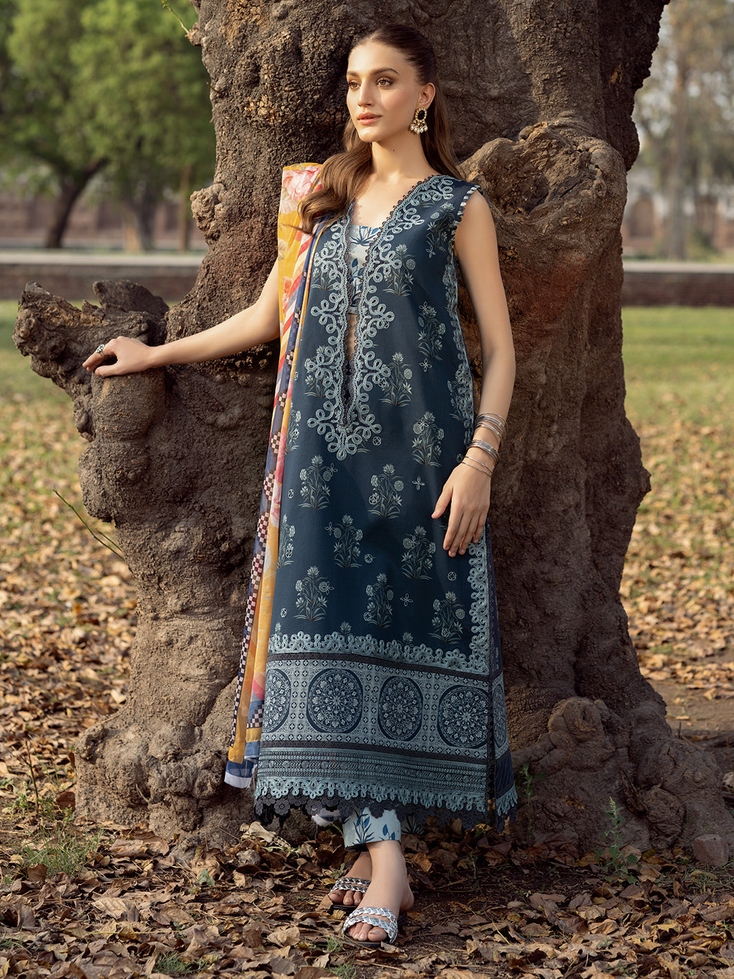 Bin Ilyas | Naqsh Naaz Luxury Lawn 25 | 2082 - B - by - Libasekhas UK - Registered Vendor of : Bin Ilyas - 100% Original Designer Dresss