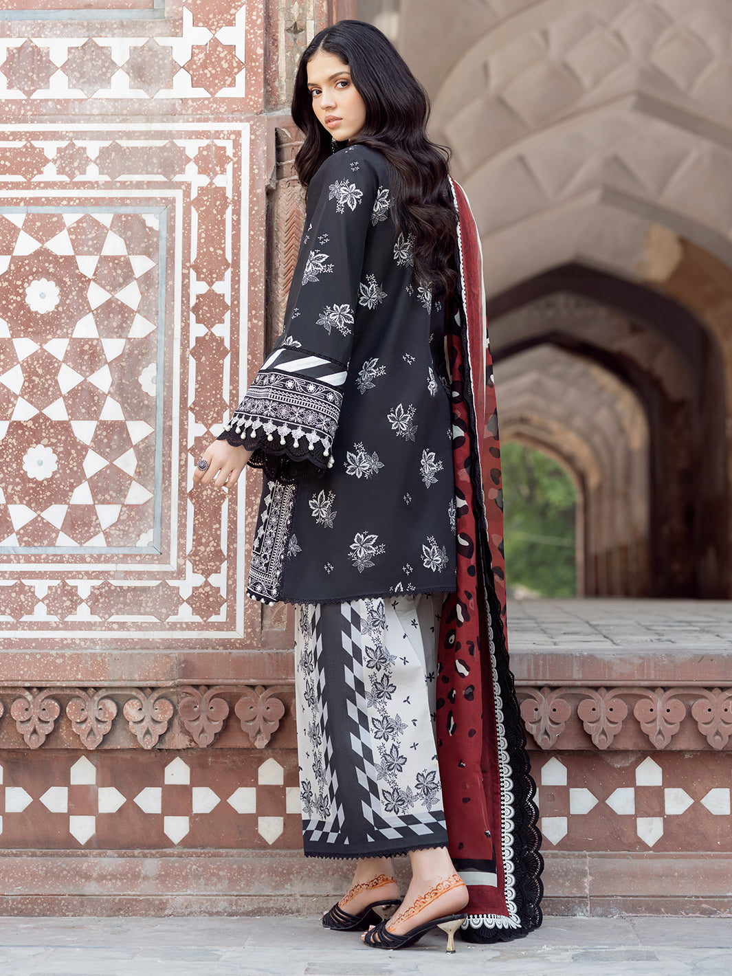 Bin Ilyas | Naqsh Naaz Luxury Lawn 25 | 2088 - A - by - Libasekhas UK - Registered Vendor of : Bin Ilyas - 100% Original Designer Dresss