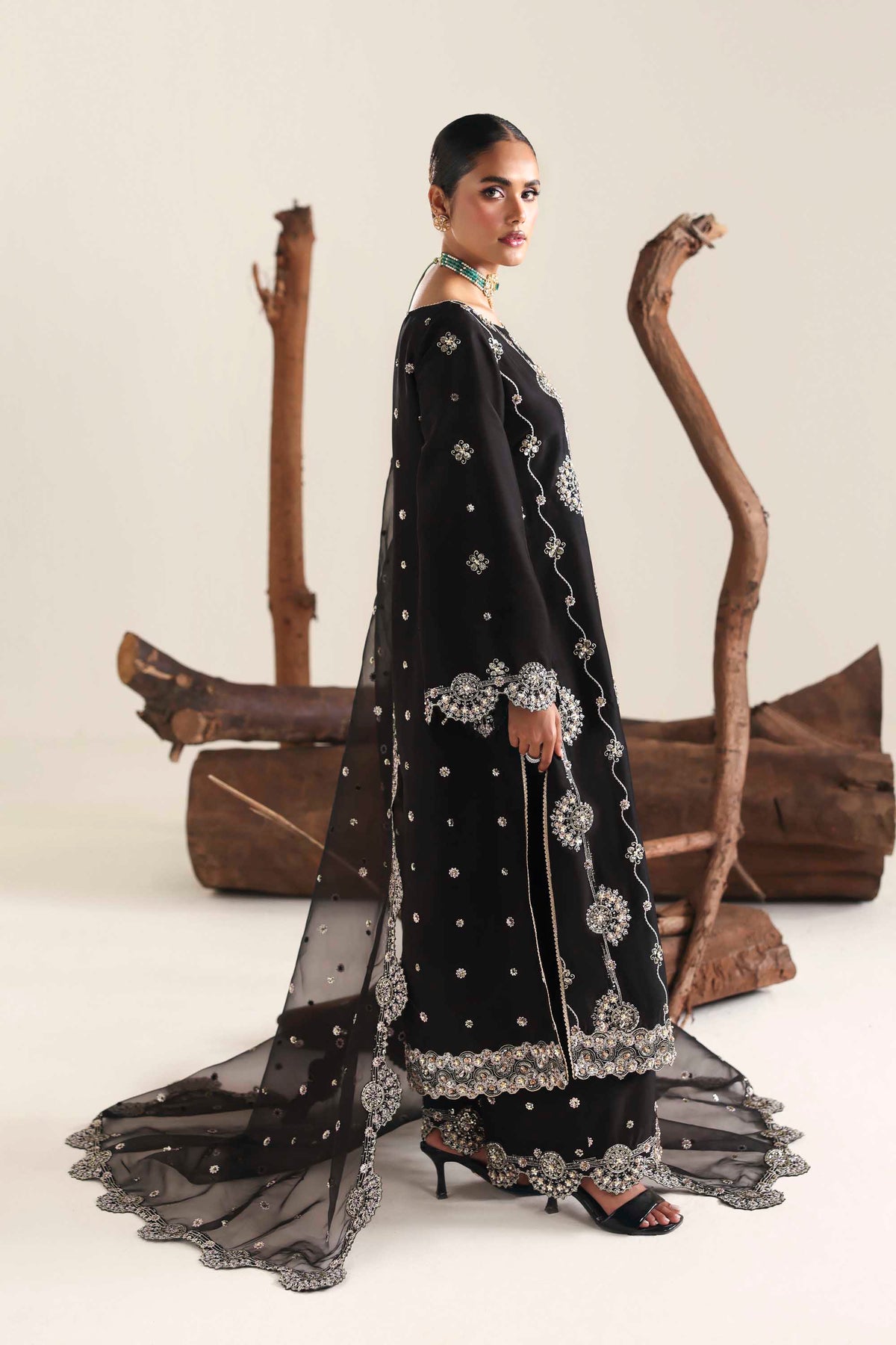 Akbar Aslam | Formal Pret | Caelis - by Libasekhas UK - Registered Vendor of : Akbar Aslam - 100% Original Designer Dress