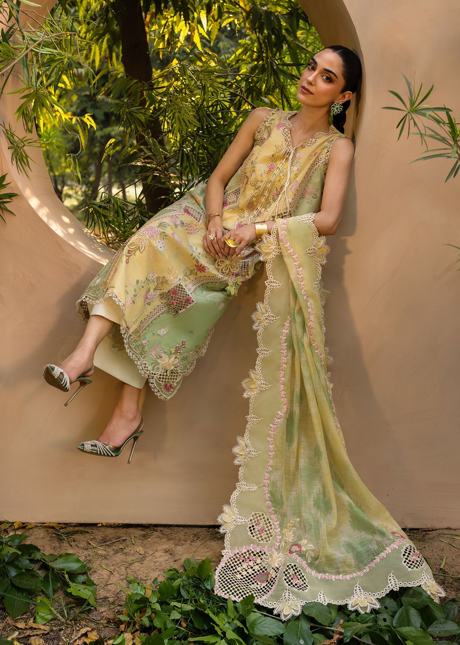 Crimson | Tasawar 25 | BONJOUR AND BLOOM - D4A - by - Libasekhas UK - Registered Vendor of : Crimson - 100% Original Designer Dresss