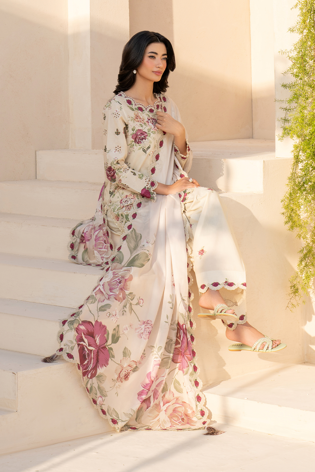 Iznik | Festive Lawn 25 | EFL-05 - by - Libasekhas UK - Registered Vendor of : Iznik - 100% Original Designer Dresss