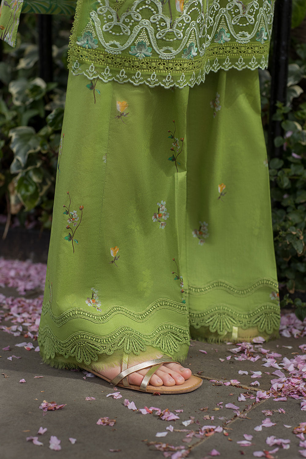 Sobia Nazir | Basics 25 | Design 3A - by - Libasekhas UK - Registered Vendor of : Sobia Nazir - 100% Original Designer Dresss