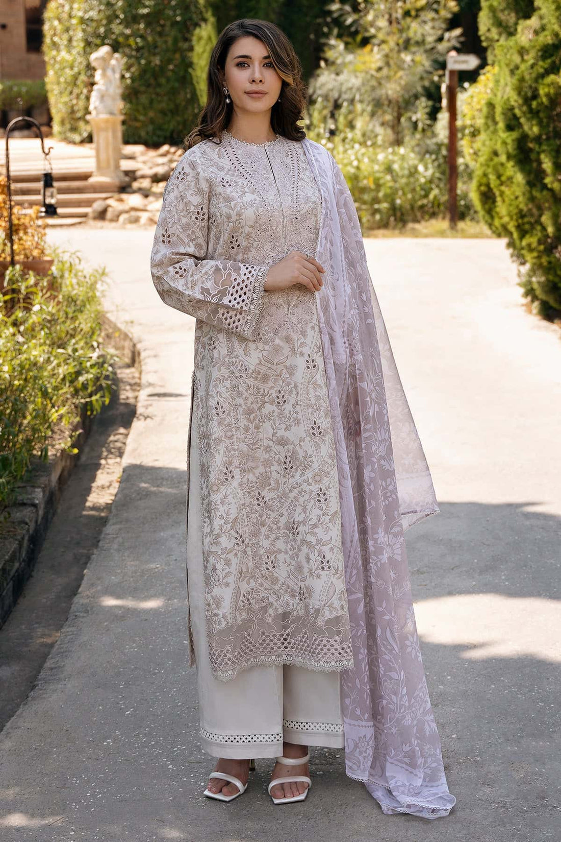 Afrozeh | Damask The Holiday Edit 25 | Lunetta A - by - Libasekhas UK - Registered Vendor of : Afrozeh - 100% Original Designer Dresss