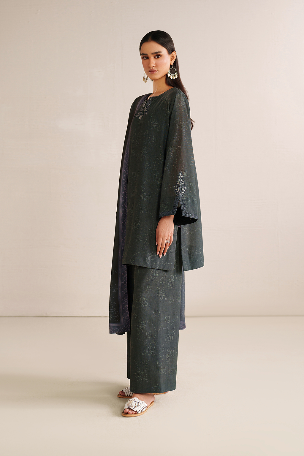 Iznik | Winter Chapter 25 | UE-572 Printed Khaddar - by Libasekhas UK - Registered Vendor of : Iznik - 100% Original Designer Dress