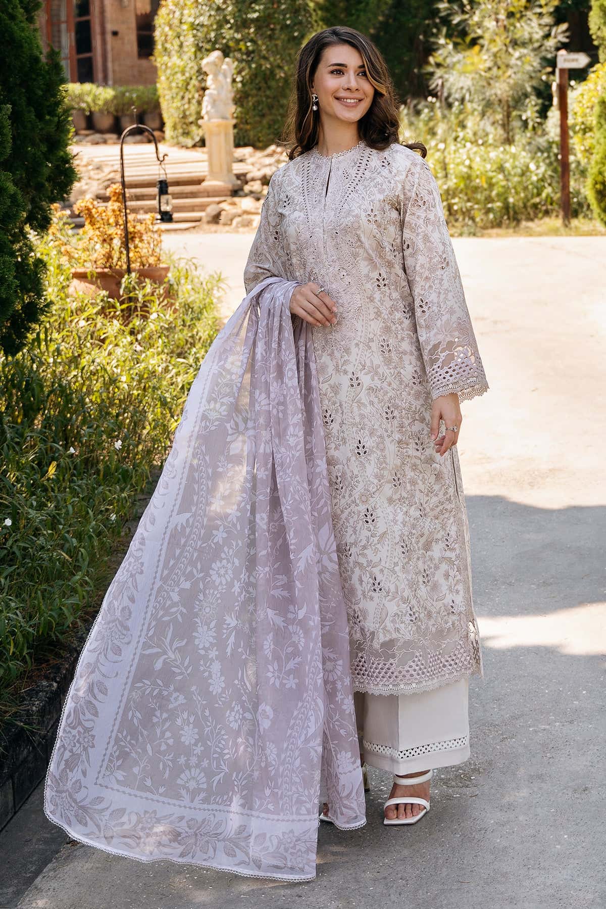 Afrozeh | Damask The Holiday Edit 25 | Lunetta A - by - Libasekhas UK - Registered Vendor of : Afrozeh - 100% Original Designer Dresss