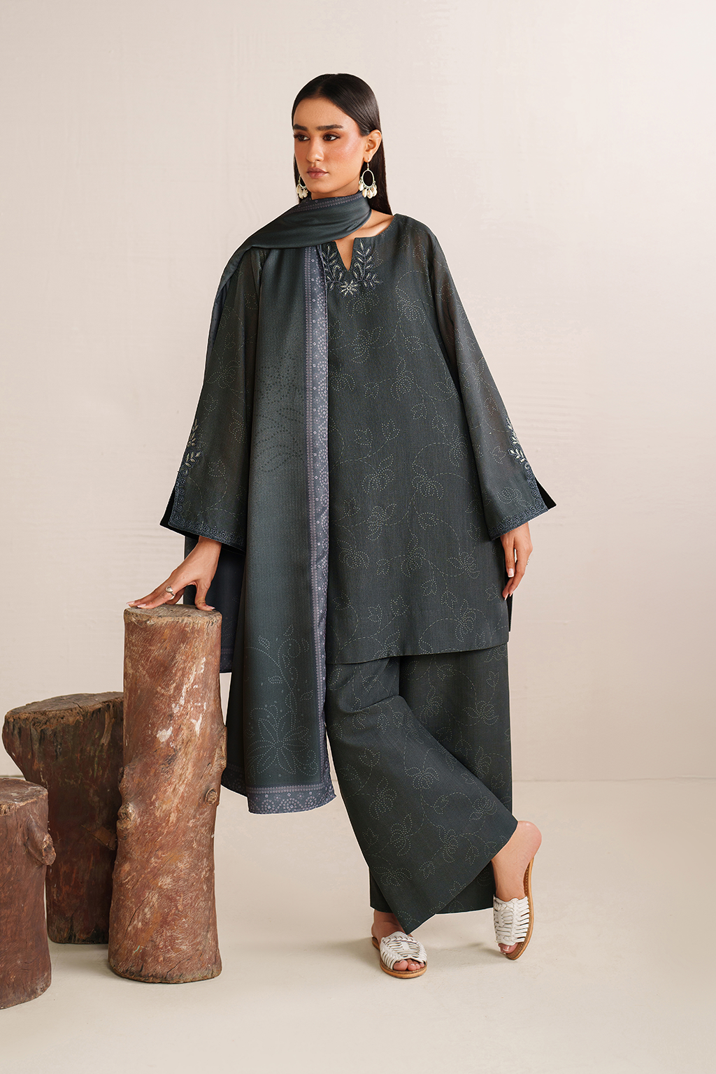 Iznik | Winter Chapter 25 | UE-572 Printed Khaddar - by Libasekhas UK - Registered Vendor of : Iznik - 100% Original Designer Dress