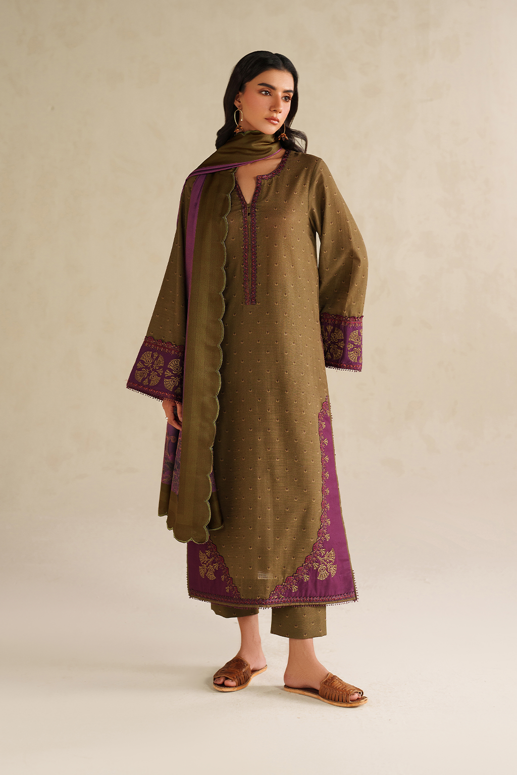 Iznik | Winter Chapter 25 | UE-573 Printed Khaddar - by Libasekhas UK - Registered Vendor of : Iznik - 100% Original Designer Dress