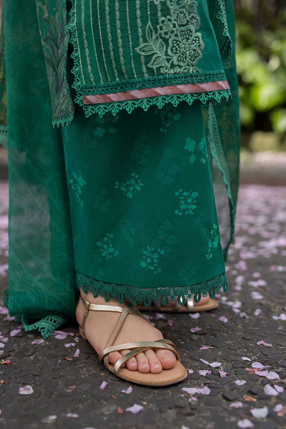 Sobia Nazir | Basics 25 | Design 5B - by - Libasekhas UK - Registered Vendor of : Sobia Nazir - 100% Original Designer Dresss
