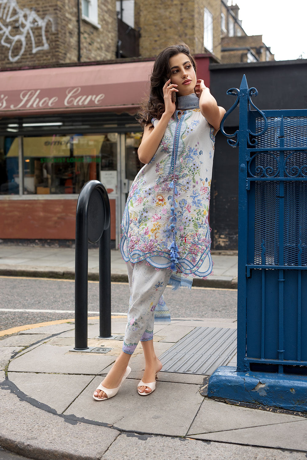 Sobia Nazir | Prints 26 | 6A - by Libasekhas UK - Registered Vendor of : Sobia Nazir - 100% Original Designer Dress