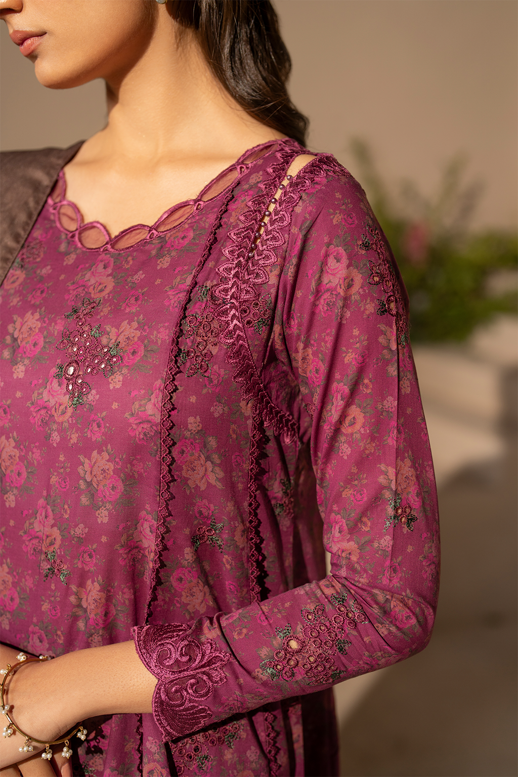 Iznik | Festive Lawn 25 | EFL-09 - by - Libasekhas UK - Registered Vendor of : Iznik - 100% Original Designer Dresss