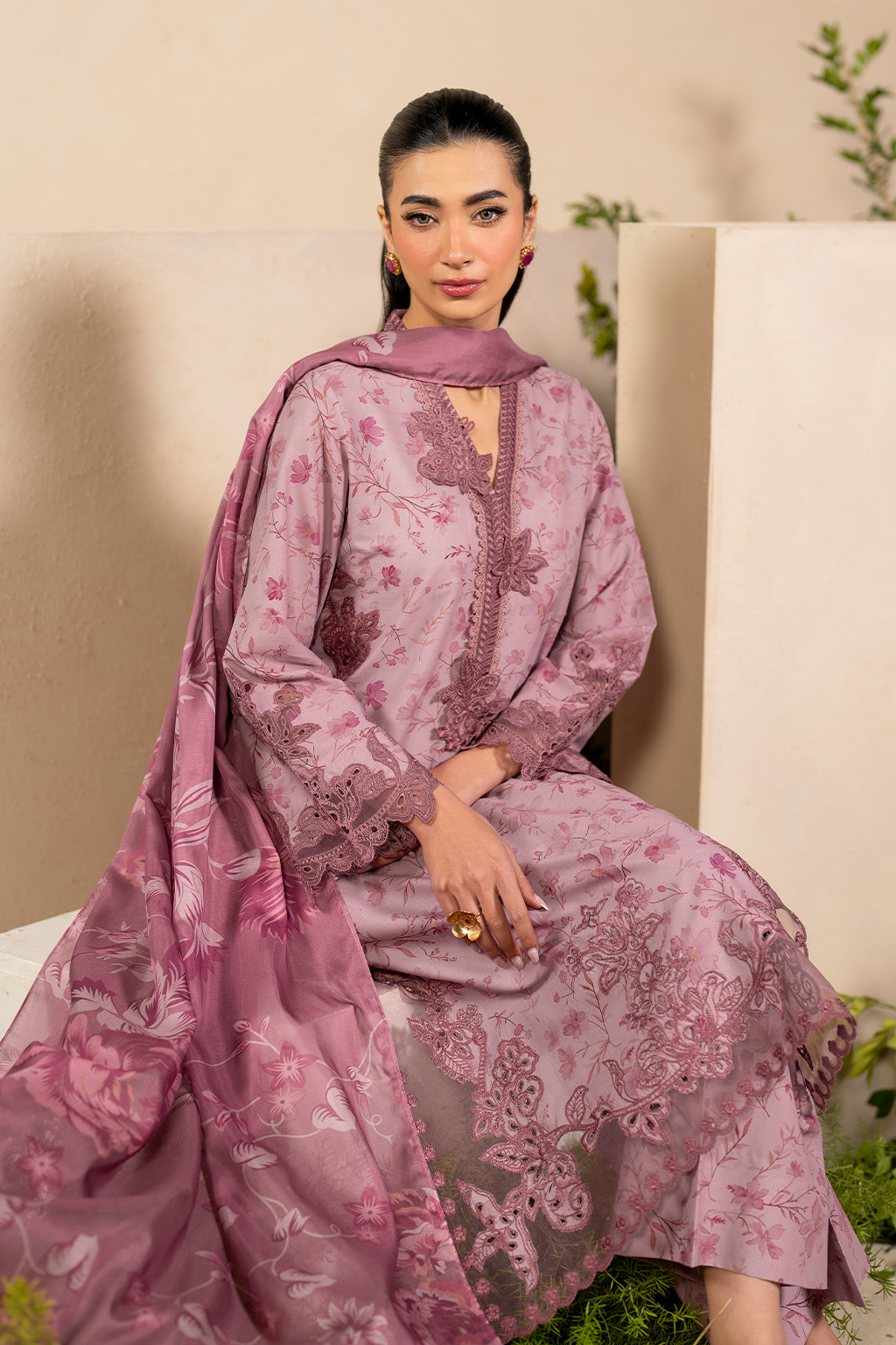 Iznik | Festive Lawn 25 | EFL-04 - by - Libasekhas UK - Registered Vendor of : Iznik - 100% Original Designer Dresss