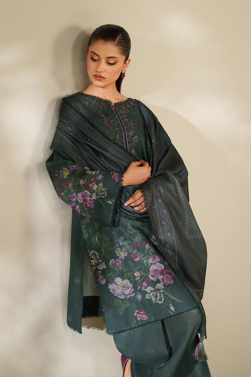 Iznik | Winter Chapter 25 | UE-567 Printed Khaddar - by Libasekhas UK - Registered Vendor of : Iznik - 100% Original Designer Dress