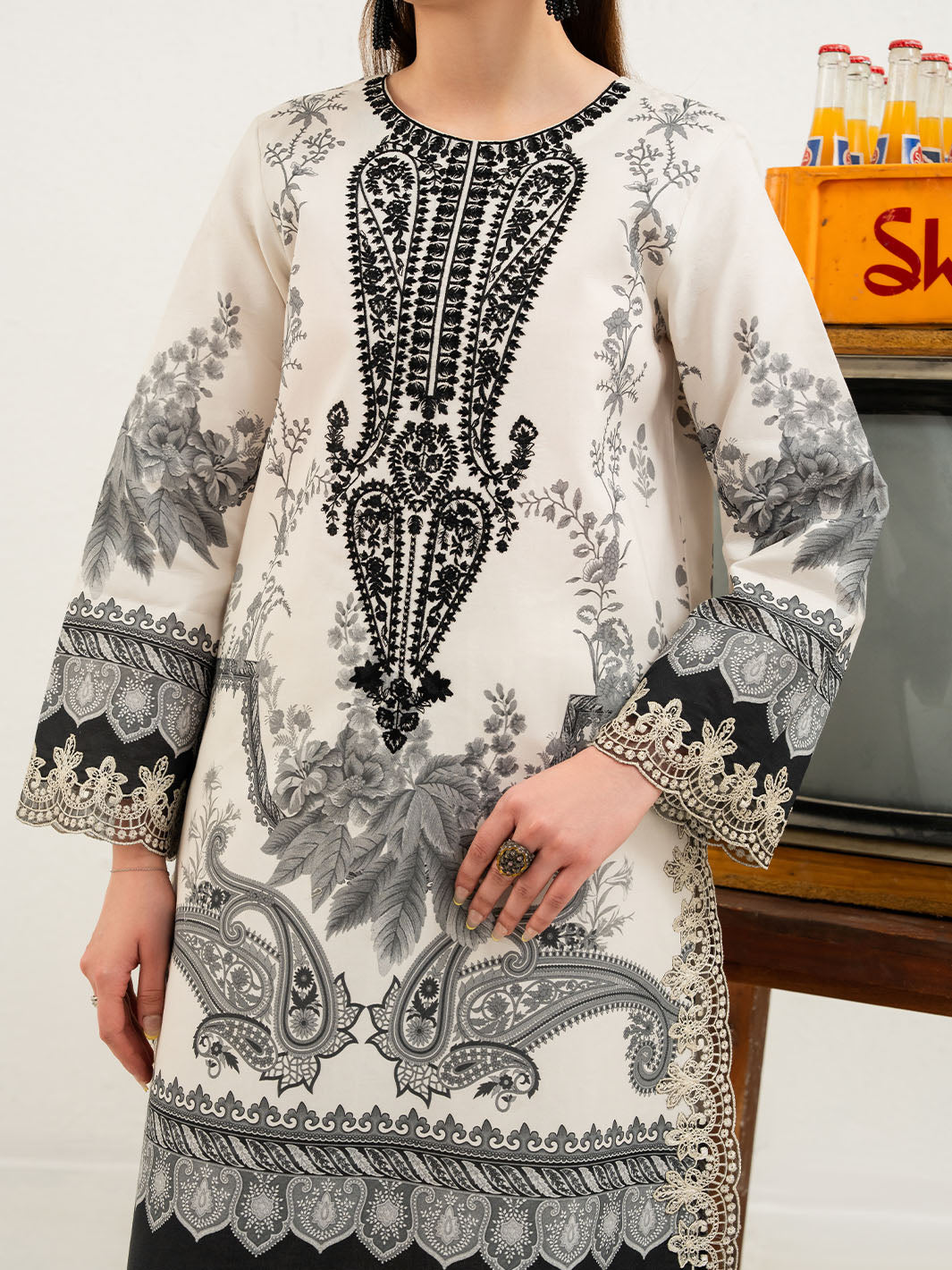 Mahnur | Anaya Lawn | ANA-005 - by Libasekhas UK - Registered Vendor of : Mahnur - 100% Original Designer Dress