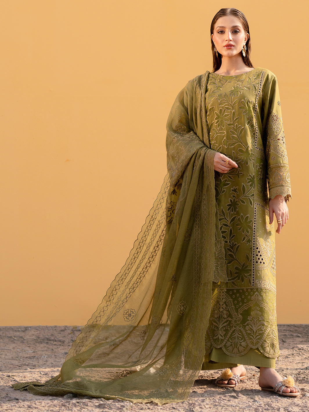 Mahnur | Sirena Luxury Lawn 25 | Adrienne - Ladies Clothes -  Libasekhas