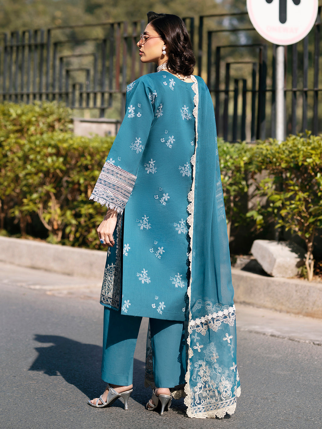 Mahnur | Broadway Luxury Lawn 26 | BW - 010 - by Libasekhas UK - Registered Vendor of : Mahnur - 100% Original Designer Dress