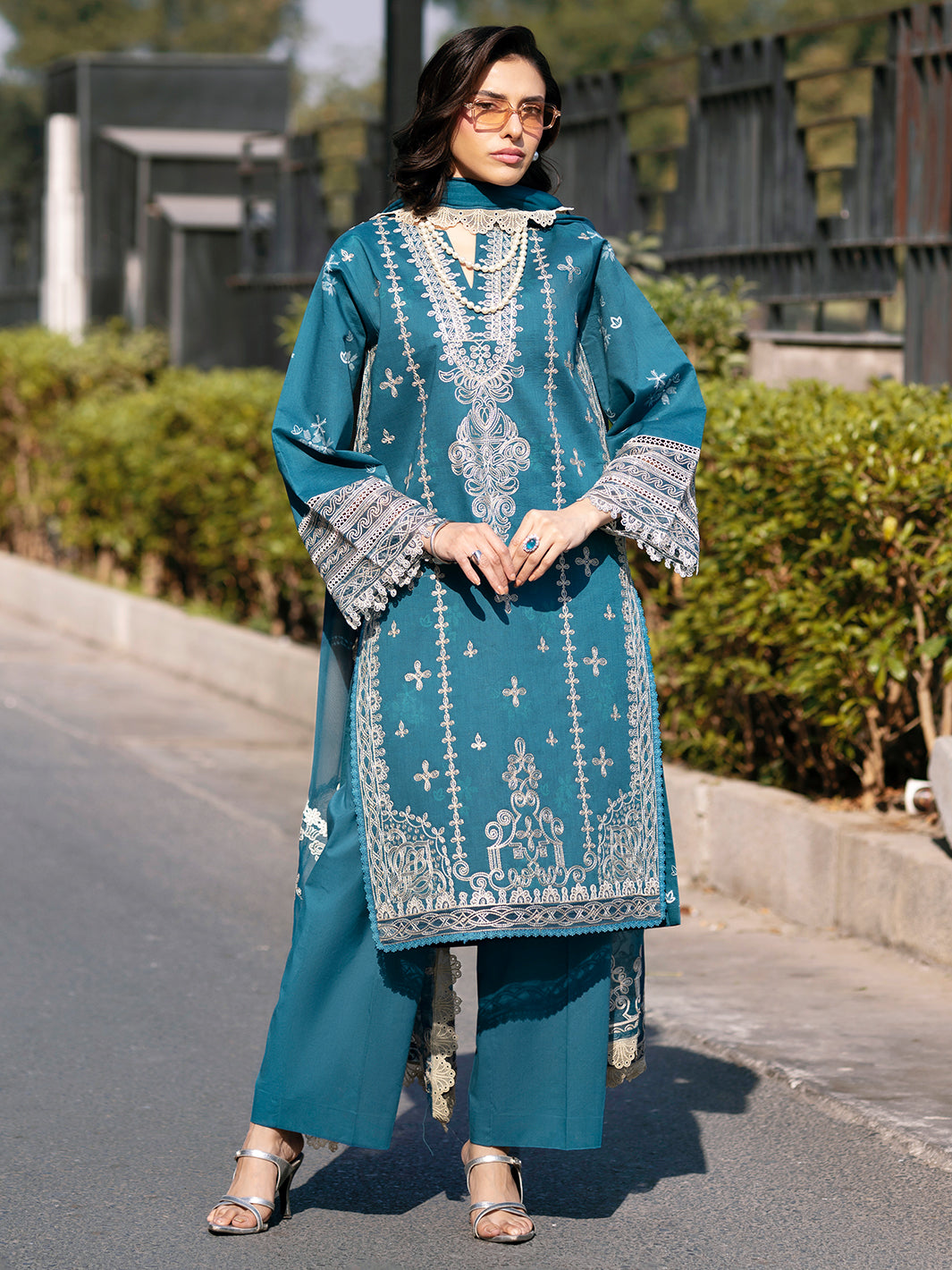 Mahnur | Broadway Luxury Lawn 26 | BW - 010 - by Libasekhas UK - Registered Vendor of : Mahnur - 100% Original Designer Dress