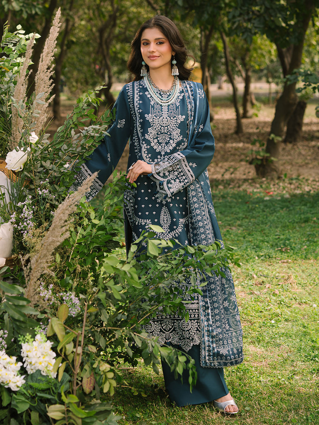 Mahnur | Dahlia Luxury Lawn 25 | Bella - by - Libasekhas UK - Registered Vendor of : Mahnur - 100% Original Designer Dresss