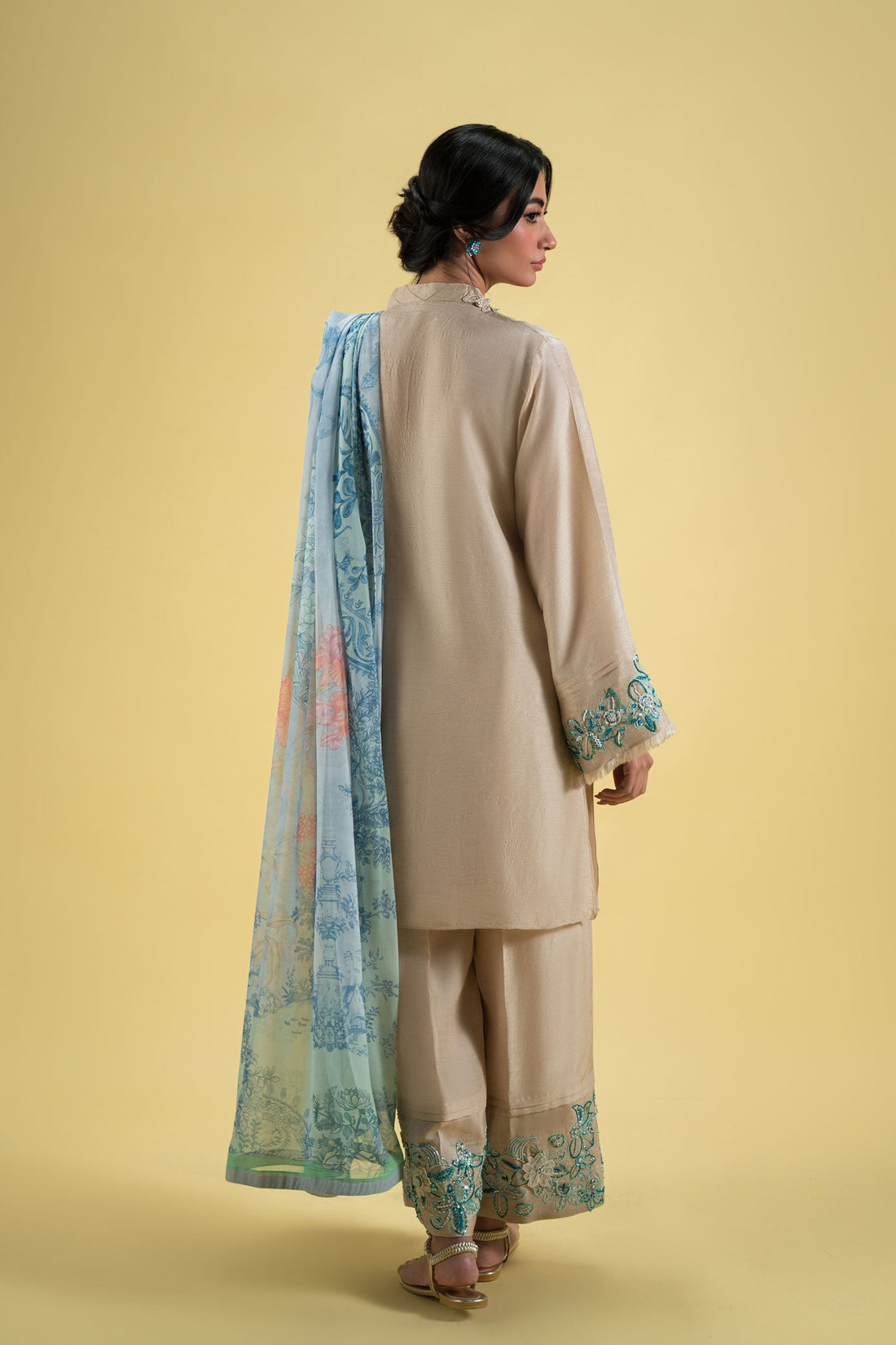Ammara Khan | Sia 25 | D-12 - by - Libasekhas UK - Registered Vendor of : Ammara Khan - 100% Original Designer Dresss
