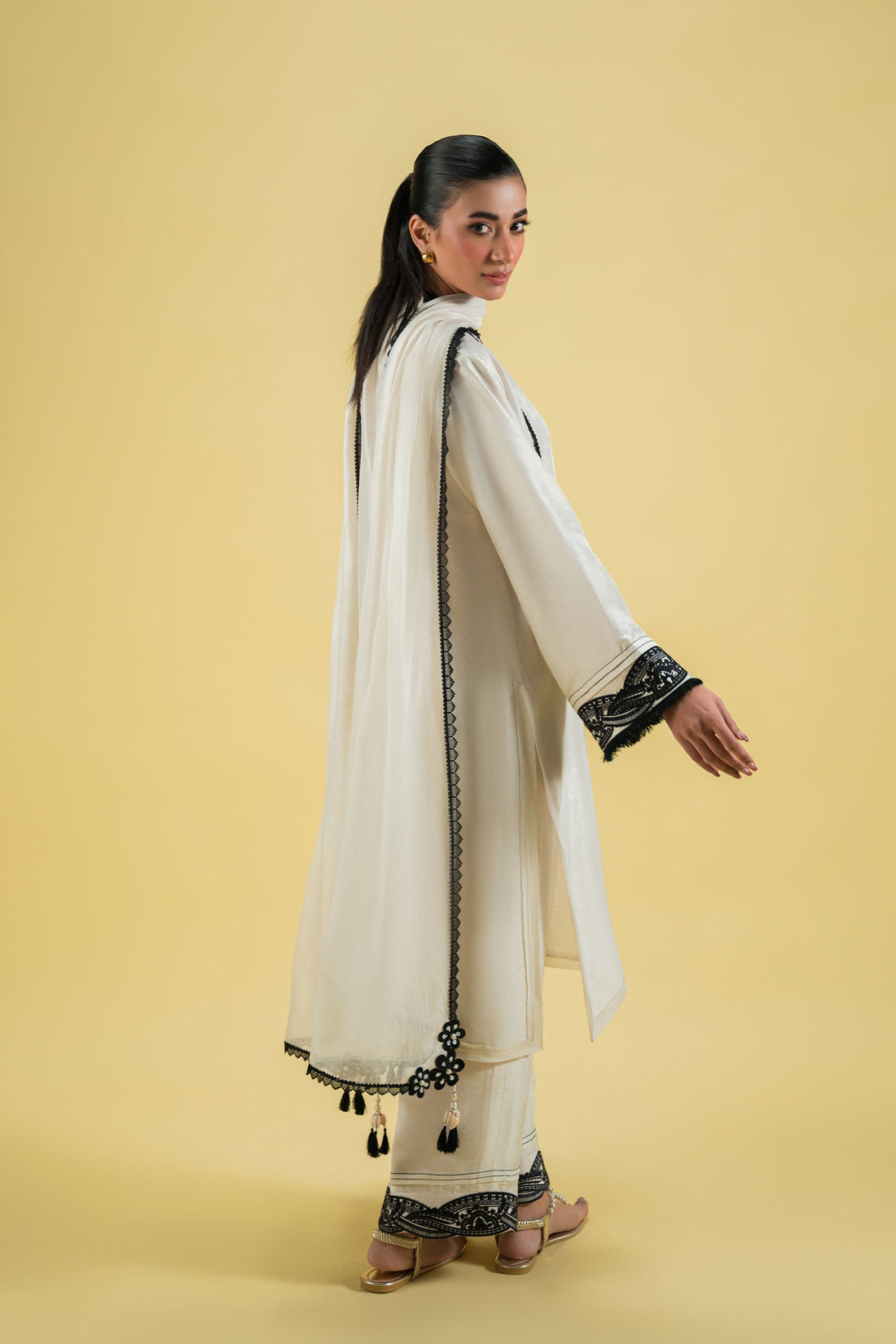 Ammara Khan | Sia 25 | D-13 - by - Libasekhas UK - Registered Vendor of : Ammara Khan - 100% Original Designer Dresss